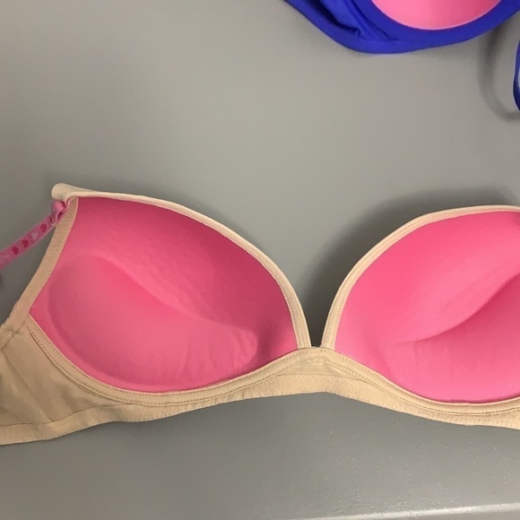 pink Victoria’s Secret no wire bra - Picture 4 of 6